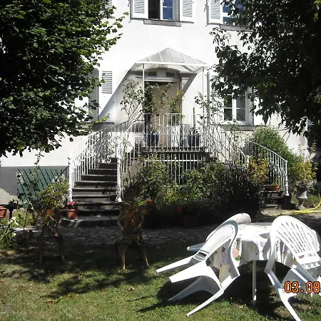 Maison de retraite *