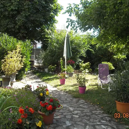 Maison de retraite *