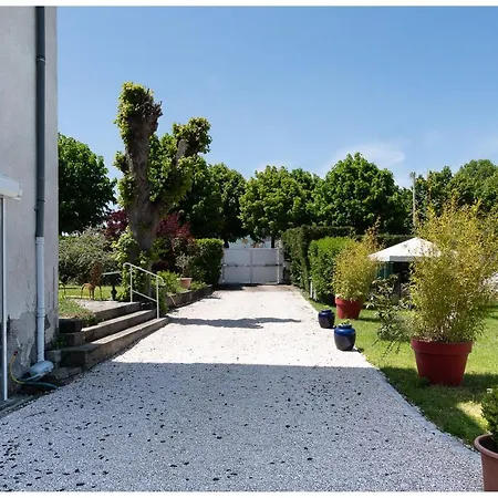 Maison De Retraite Bed & Breakfast Vertaizon